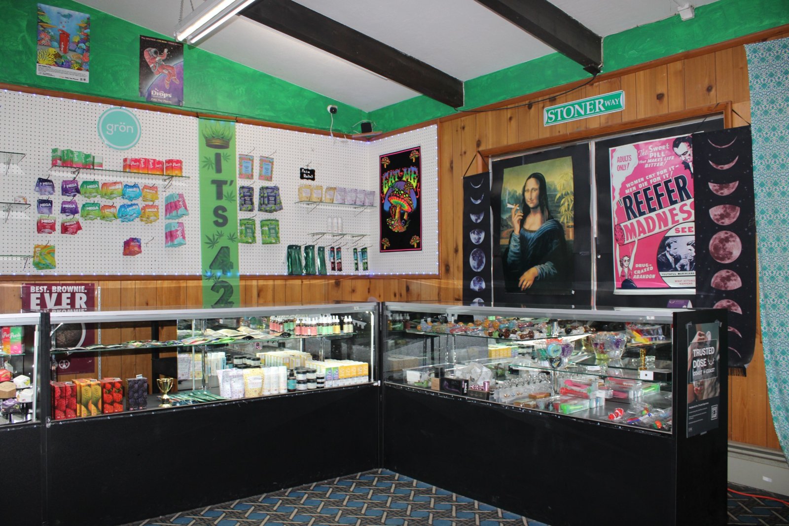 Display counters inside Stateline Cannabis